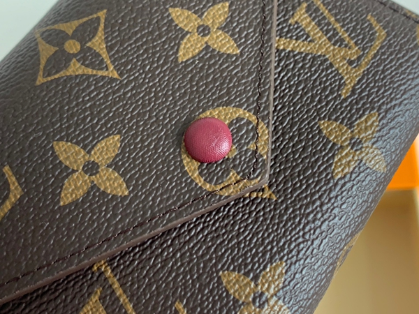 LVコピーウォレット着用イメージ